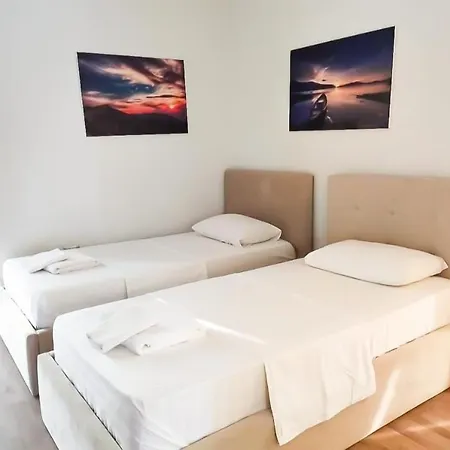 Aulona Hotel 3*